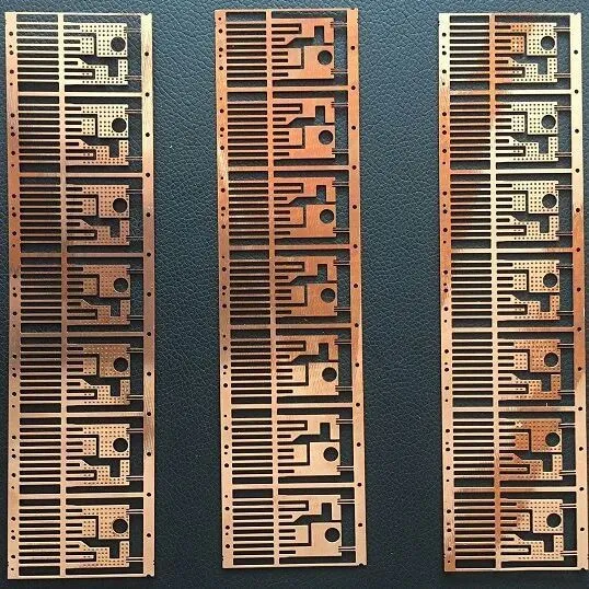 Qo'rg'oshin ramka bilan qirqish